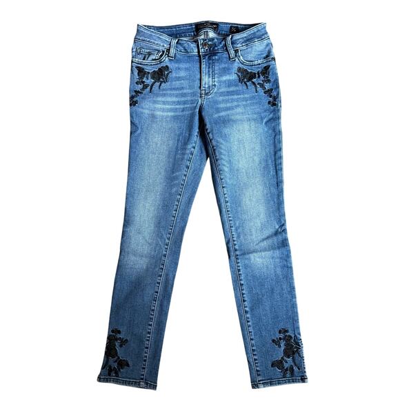 Lucky Brand Crop Jeans Women’s 2 Blue Denim Floral Embroidery Boho 27 Inseam - Picture 2 of 10
